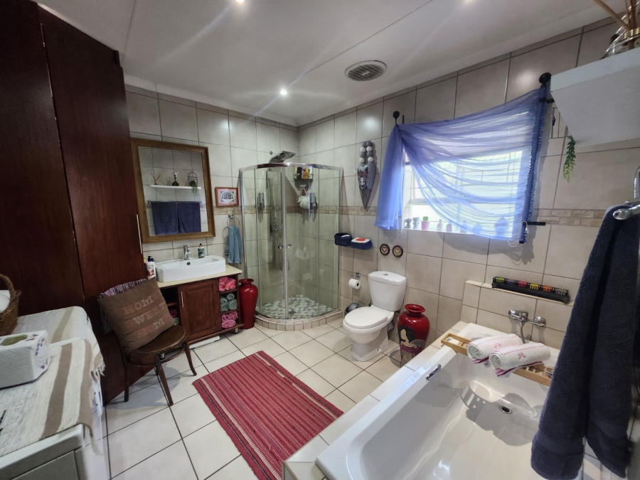 5 Bedroom Property for Sale in Dalpark Proper Gauteng