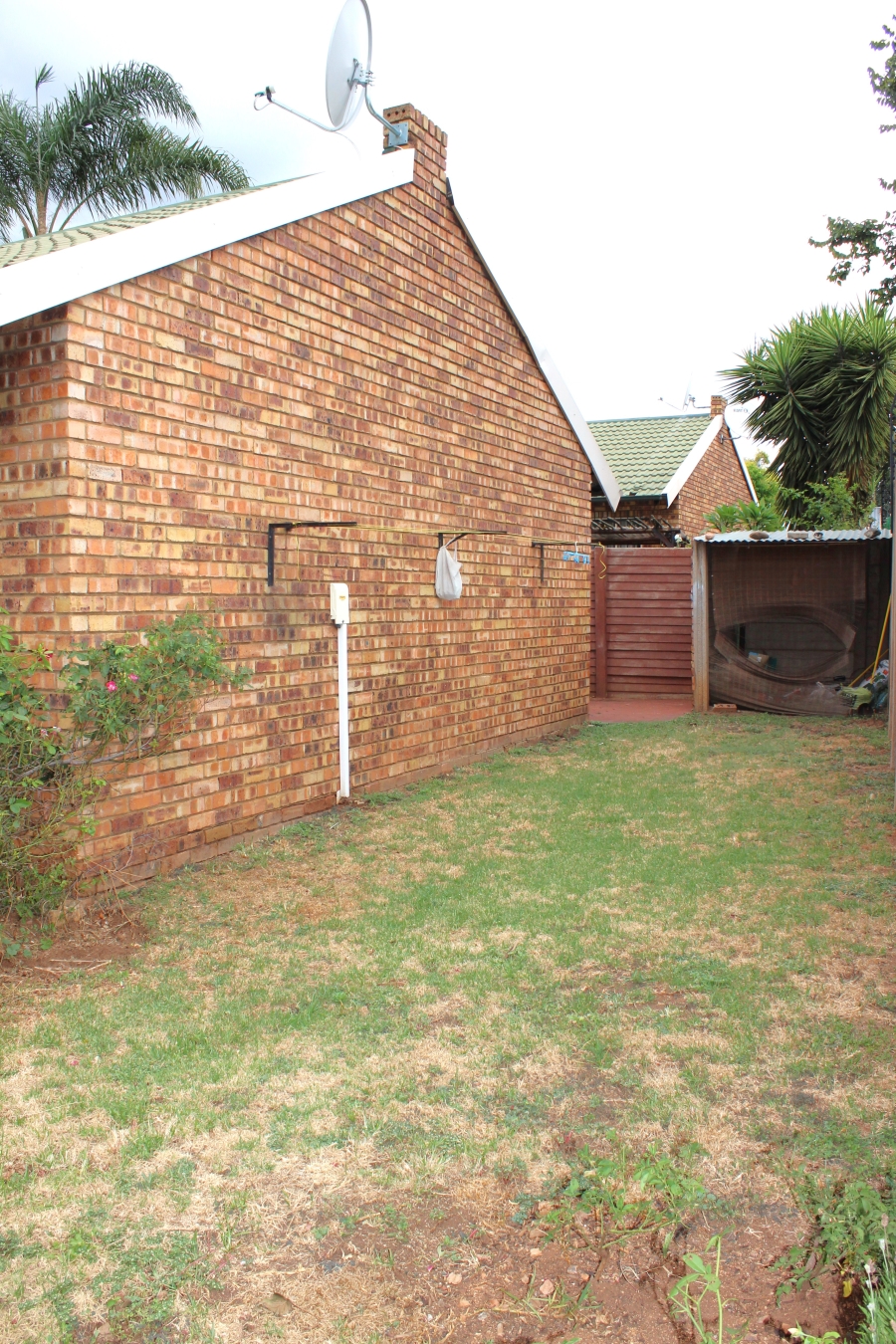 2 Bedroom Property for Sale in Rooihuiskraal North Gauteng