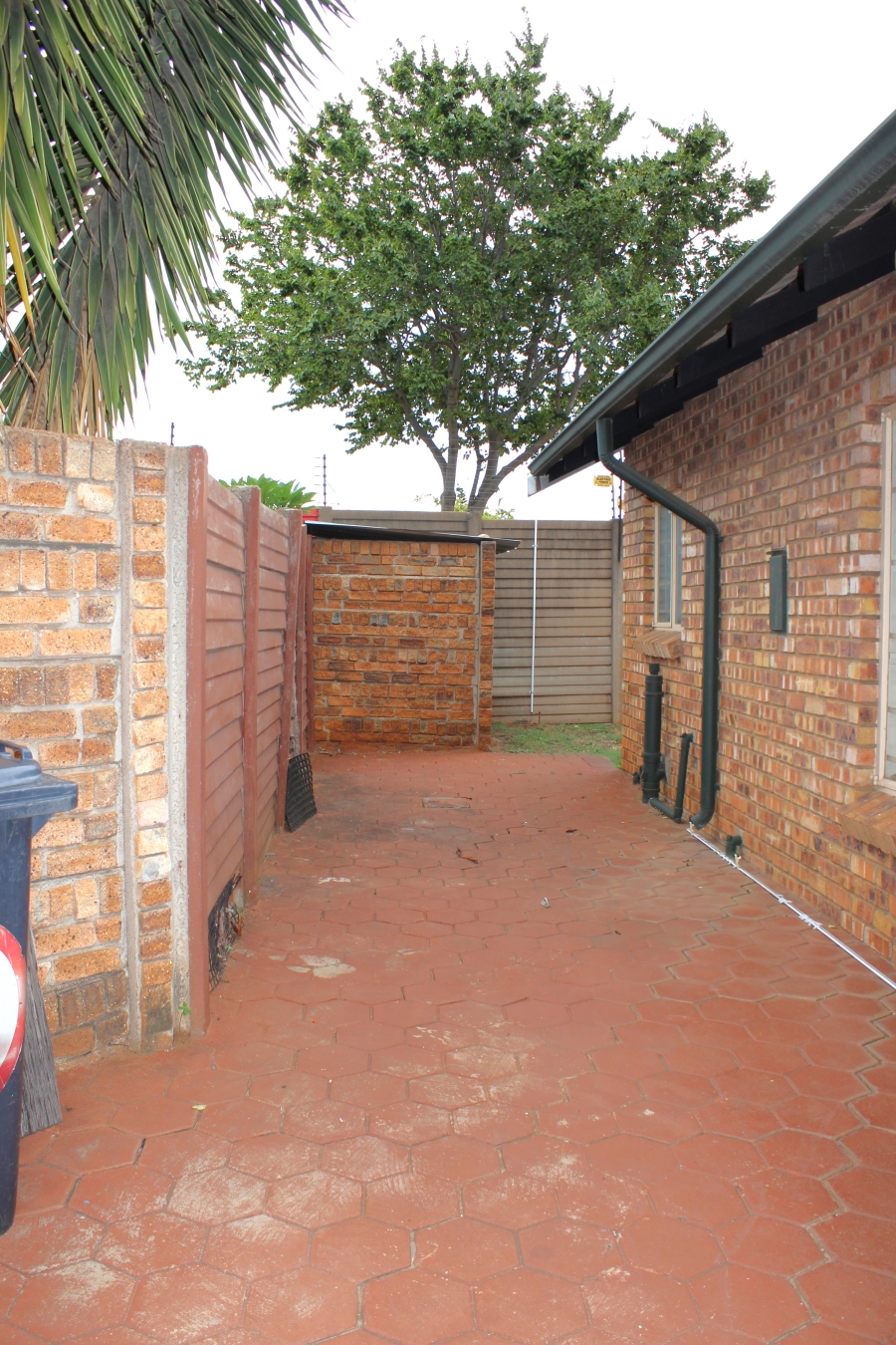 2 Bedroom Property for Sale in Rooihuiskraal North Gauteng