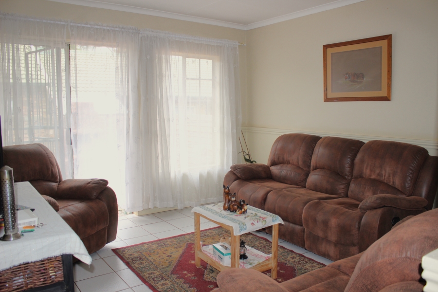 2 Bedroom Property for Sale in Rooihuiskraal North Gauteng