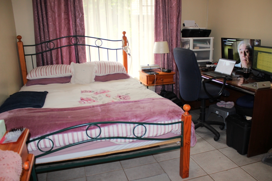 2 Bedroom Property for Sale in Rooihuiskraal North Gauteng