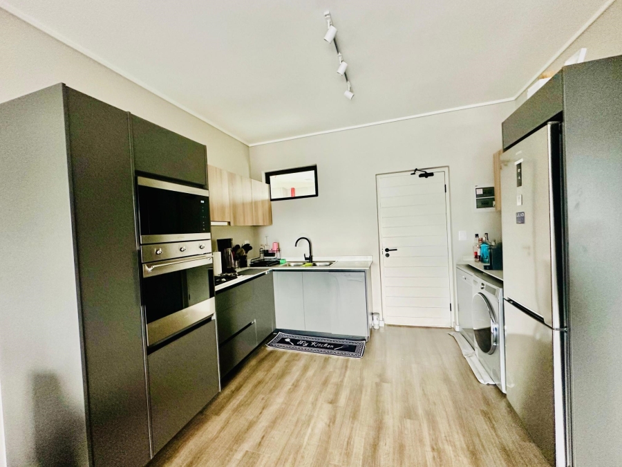 1 Bedroom Property for Sale in Hurlingham Gardens Gauteng