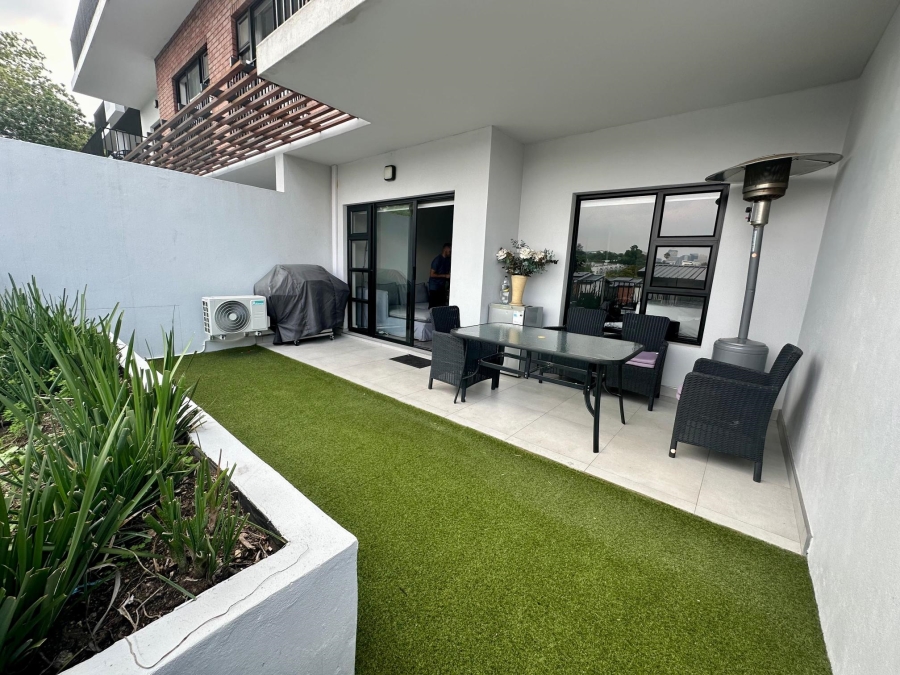 1 Bedroom Property for Sale in Hurlingham Gardens Gauteng