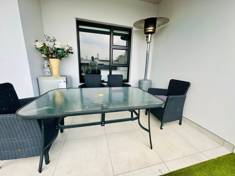 1 Bedroom Property for Sale in Hurlingham Gardens Gauteng