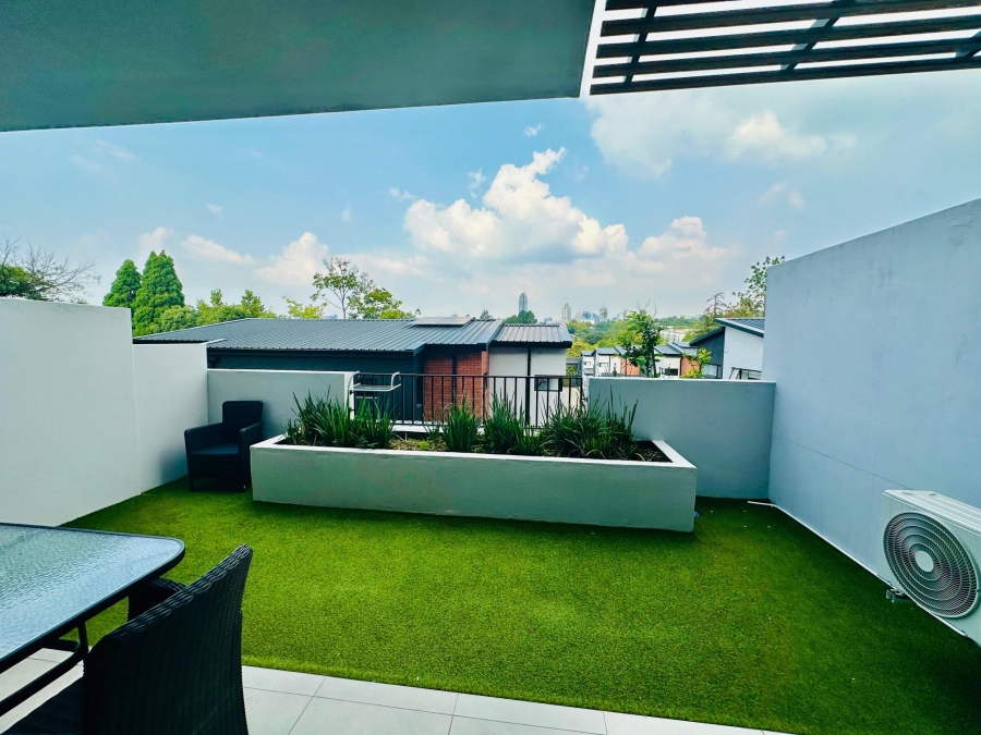 1 Bedroom Property for Sale in Hurlingham Gardens Gauteng