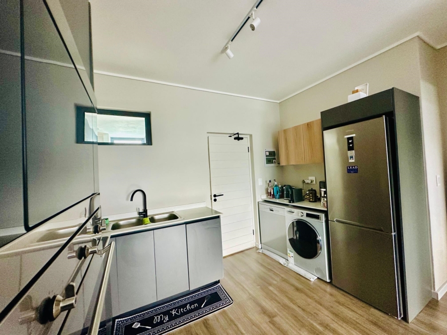 1 Bedroom Property for Sale in Hurlingham Gardens Gauteng