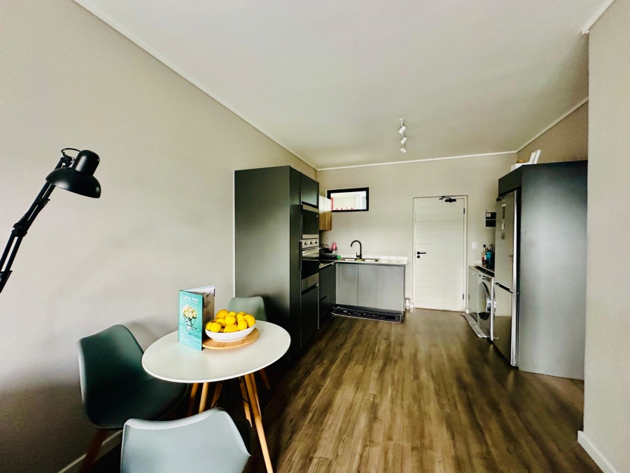1 Bedroom Property for Sale in Hurlingham Gardens Gauteng