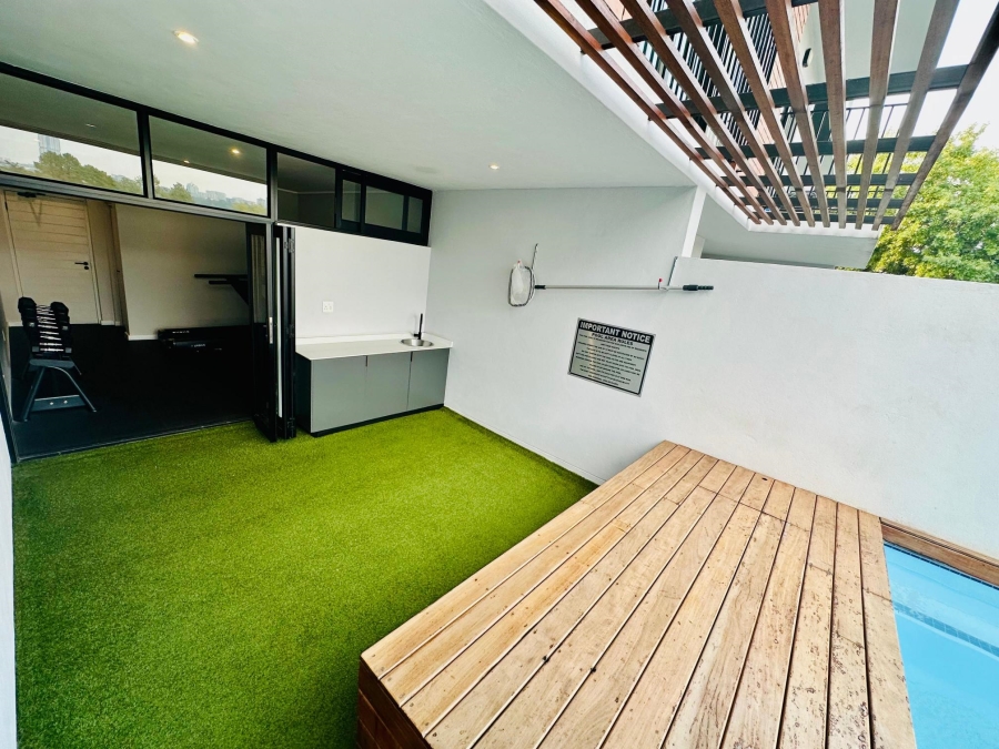 1 Bedroom Property for Sale in Hurlingham Gardens Gauteng