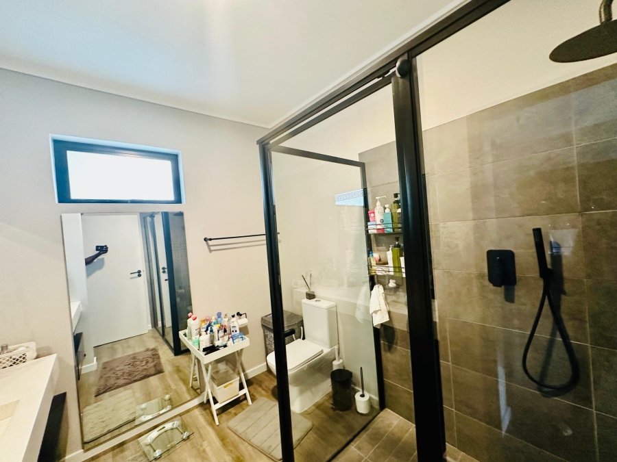 1 Bedroom Property for Sale in Hurlingham Gardens Gauteng