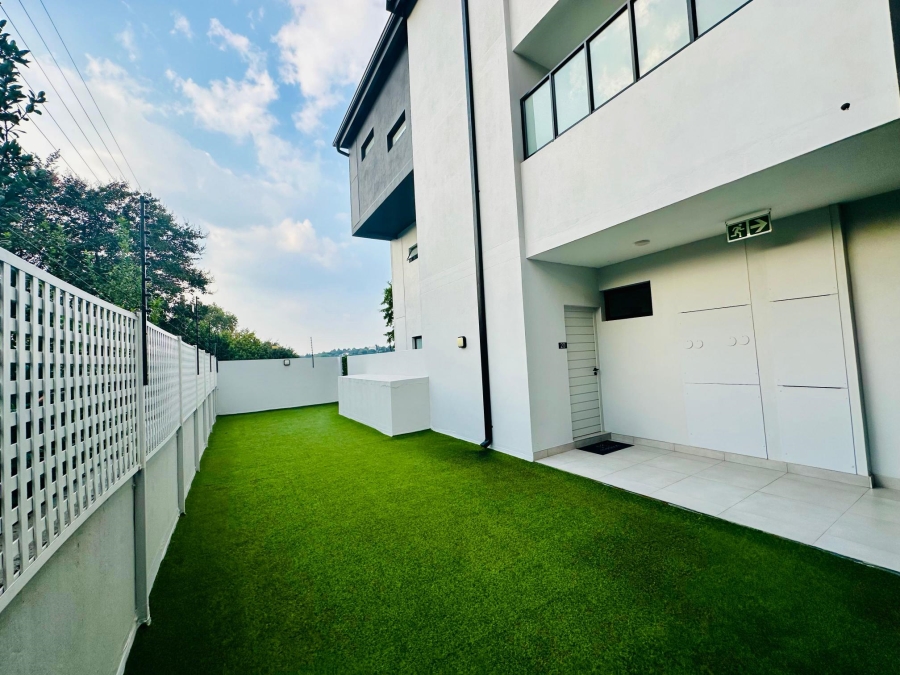 1 Bedroom Property for Sale in Hurlingham Gardens Gauteng