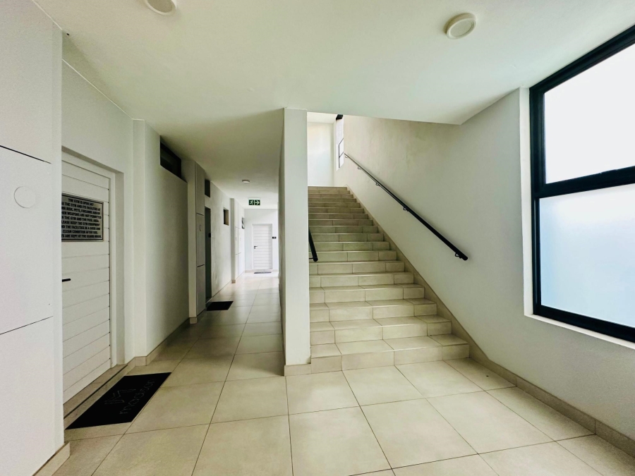 1 Bedroom Property for Sale in Hurlingham Gardens Gauteng