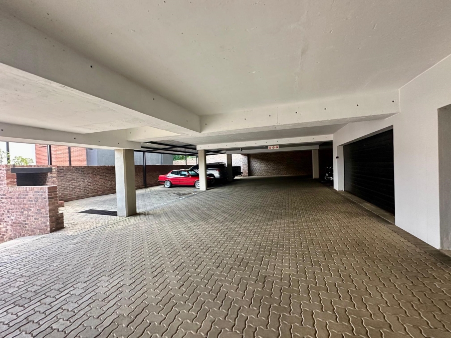 1 Bedroom Property for Sale in Hurlingham Gardens Gauteng