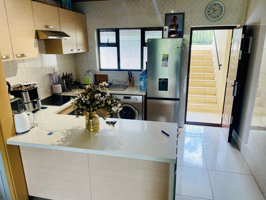 2 Bedroom Property for Sale in Broadacres Gauteng