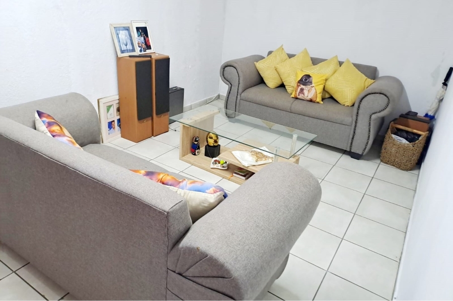 To Let 2 Bedroom Property for Rent in Noordwyk Gauteng