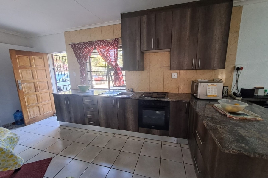 To Let 2 Bedroom Property for Rent in Noordwyk Gauteng