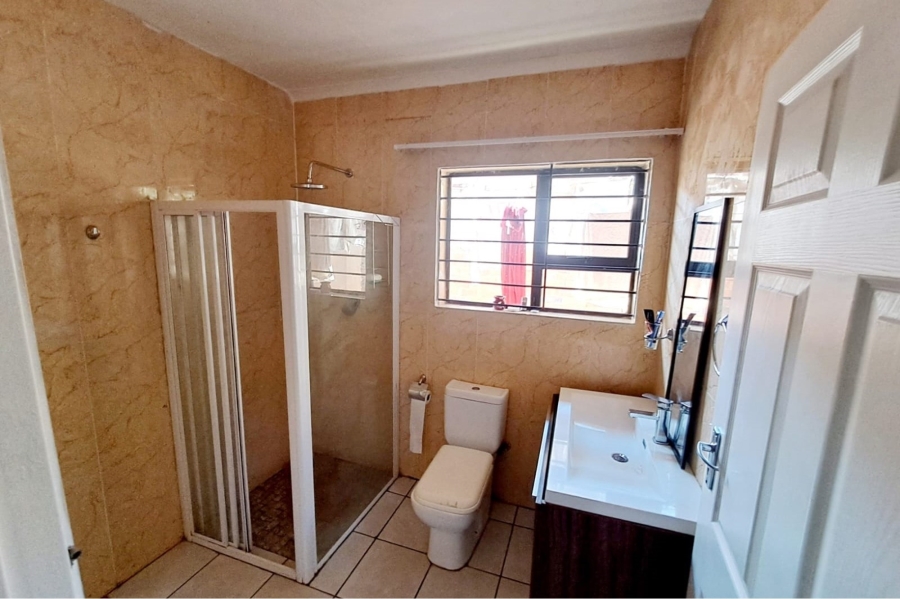 To Let 2 Bedroom Property for Rent in Noordwyk Gauteng