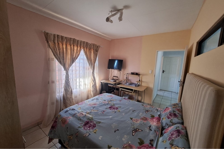 To Let 2 Bedroom Property for Rent in Noordwyk Gauteng