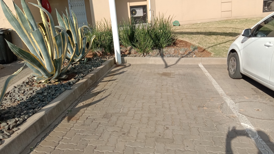 1 Bedroom Property for Sale in Lilianton Gauteng