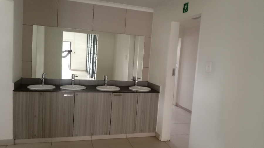 1 Bedroom Property for Sale in Lilianton Gauteng
