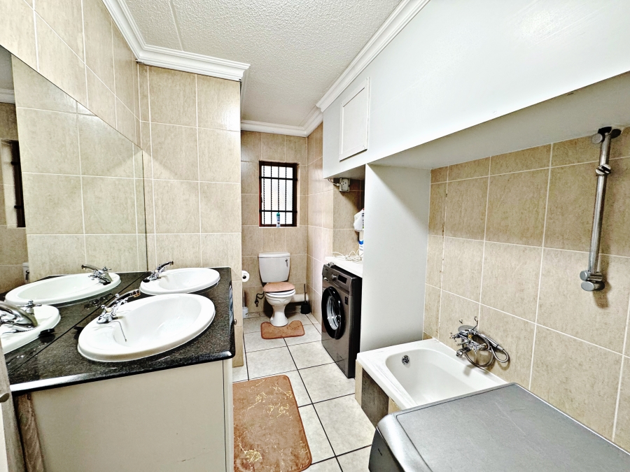 2 Bedroom Property for Sale in Sandown Gauteng