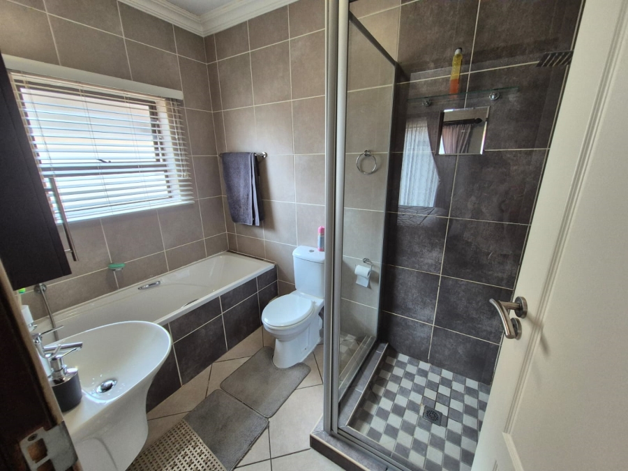 3 Bedroom Property for Sale in Annlin Gauteng