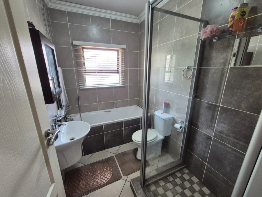 3 Bedroom Property for Sale in Annlin Gauteng