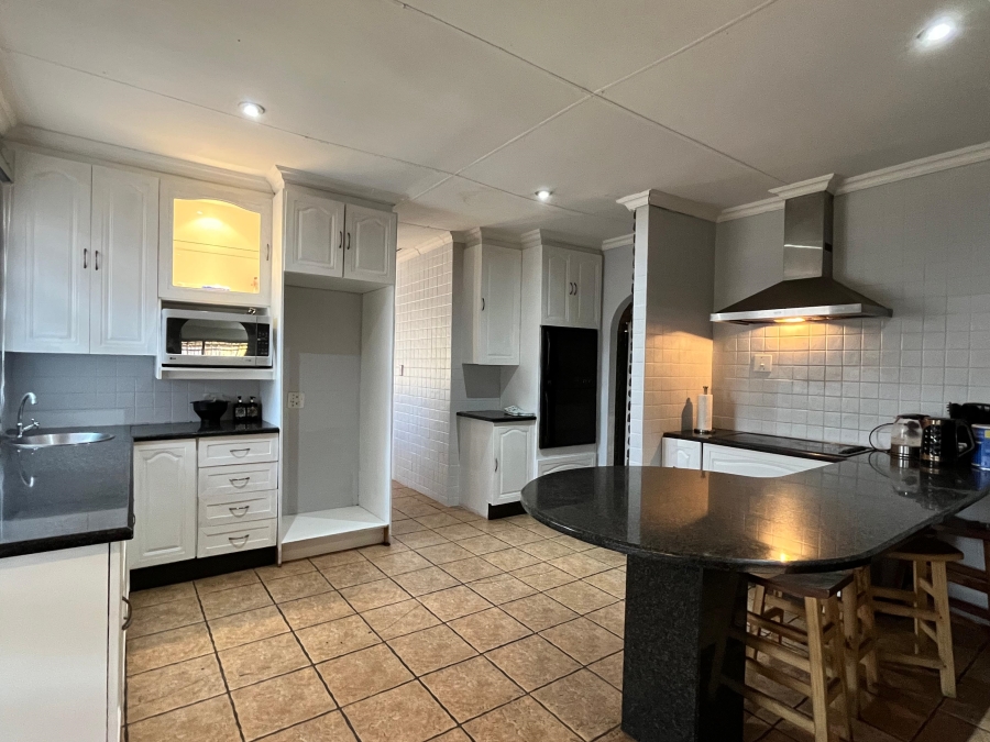 4 Bedroom Property for Sale in Buyscelia Gauteng
