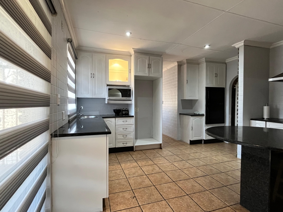 4 Bedroom Property for Sale in Buyscelia Gauteng