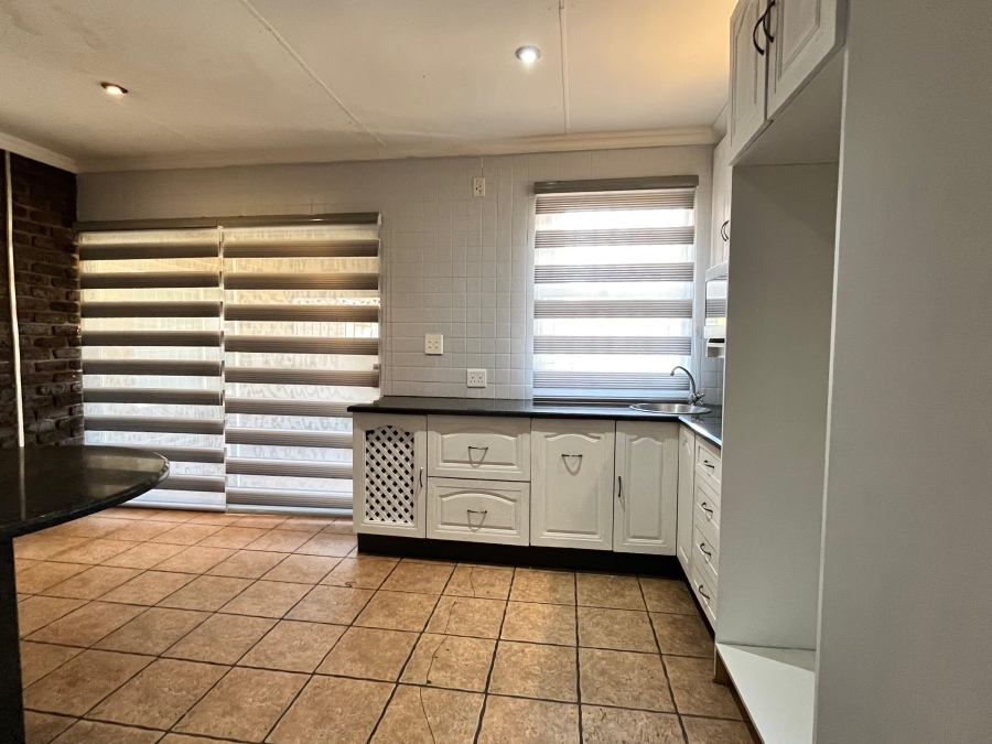 4 Bedroom Property for Sale in Buyscelia Gauteng