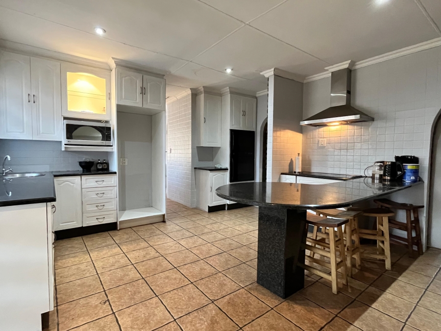 4 Bedroom Property for Sale in Buyscelia Gauteng