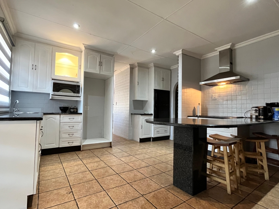 4 Bedroom Property for Sale in Buyscelia Gauteng