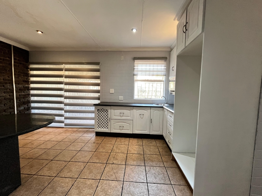 4 Bedroom Property for Sale in Buyscelia Gauteng