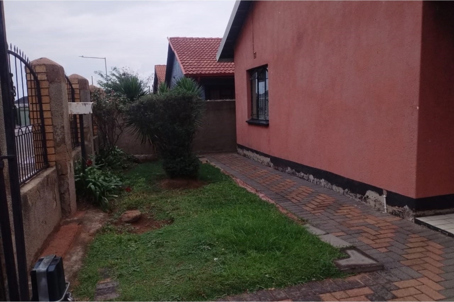 3 Bedroom Property for Sale in Diepkloof Gauteng