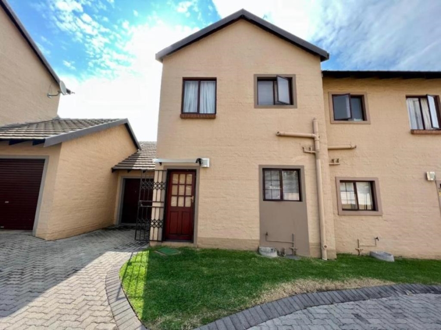 2 Bedroom Property for Sale in Noordwyk Gauteng
