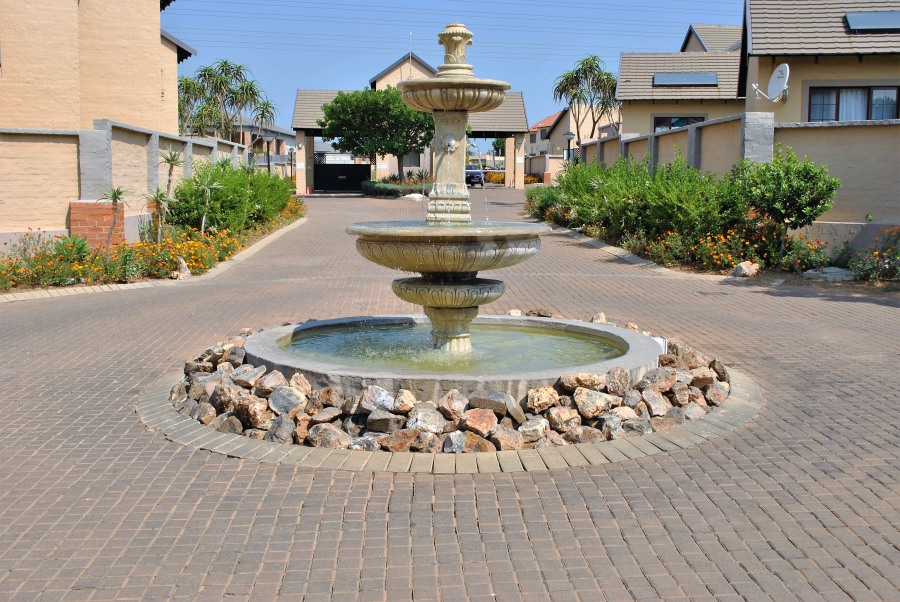 2 Bedroom Property for Sale in Noordwyk Gauteng