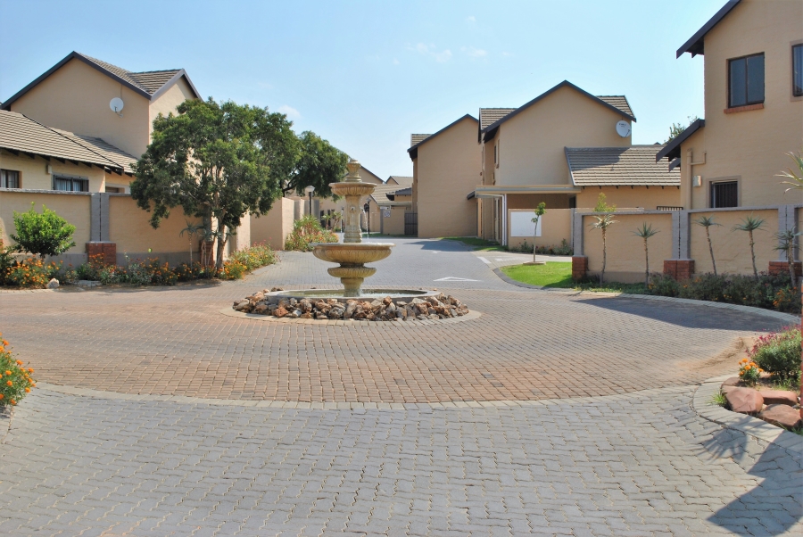 2 Bedroom Property for Sale in Noordwyk Gauteng