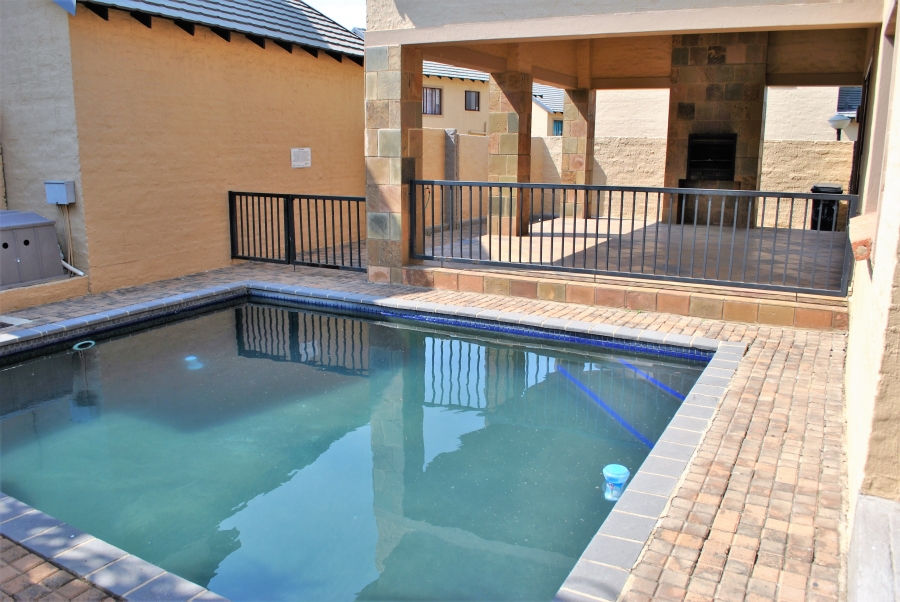 2 Bedroom Property for Sale in Noordwyk Gauteng