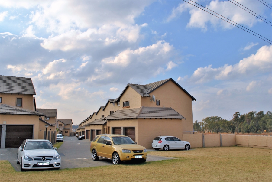 2 Bedroom Property for Sale in Noordwyk Gauteng