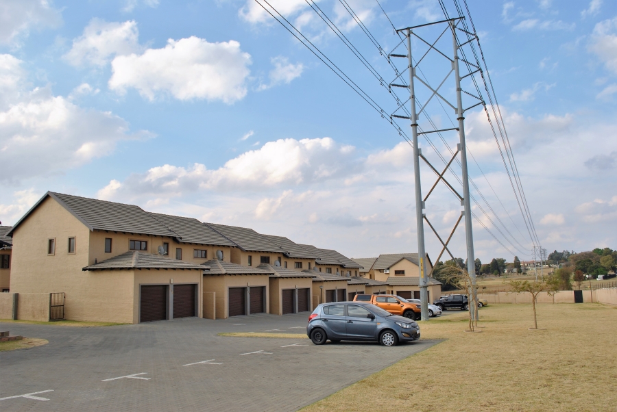 2 Bedroom Property for Sale in Noordwyk Gauteng