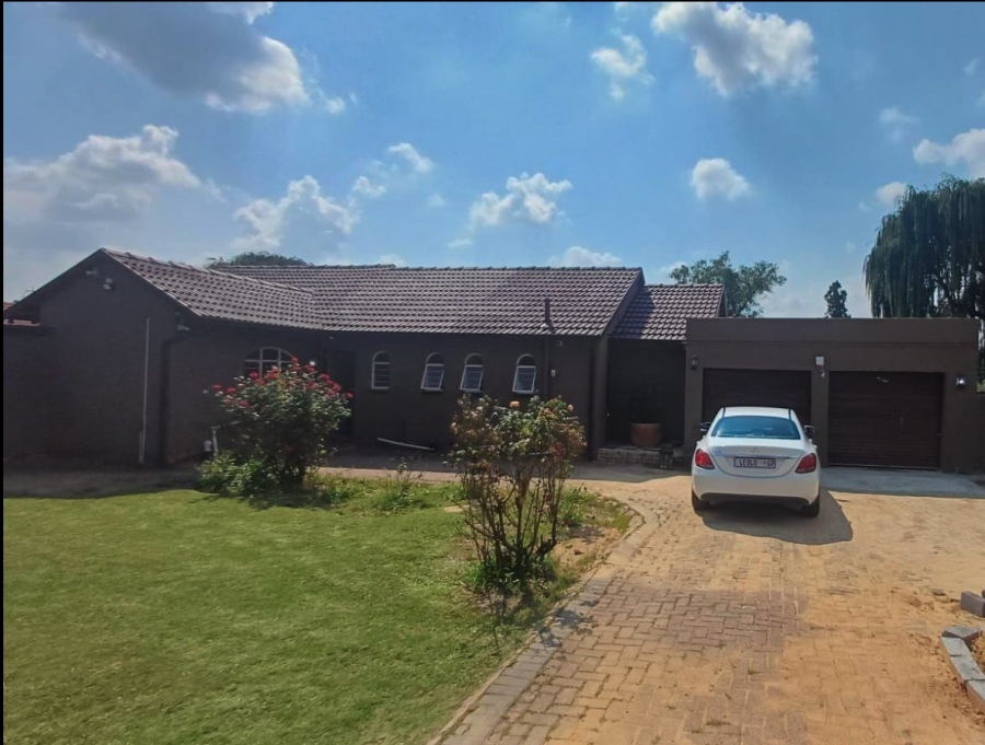 To Let 3 Bedroom Property for Rent in Brackendowns Gauteng