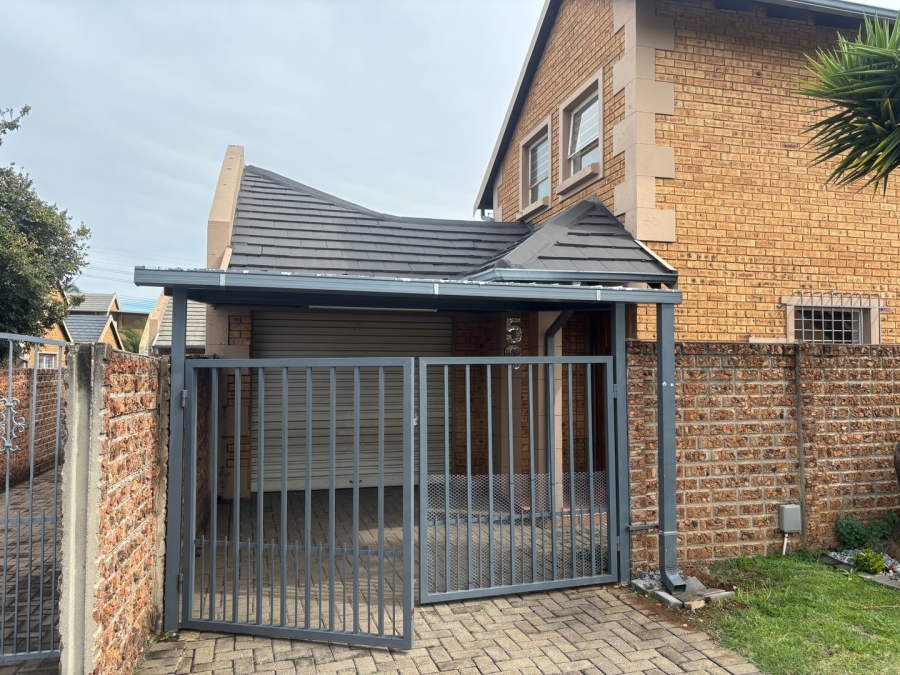 To Let 3 Bedroom Property for Rent in Birchleigh Gauteng