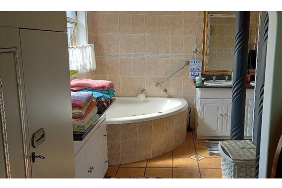 3 Bedroom Property for Sale in Mooilande Gauteng