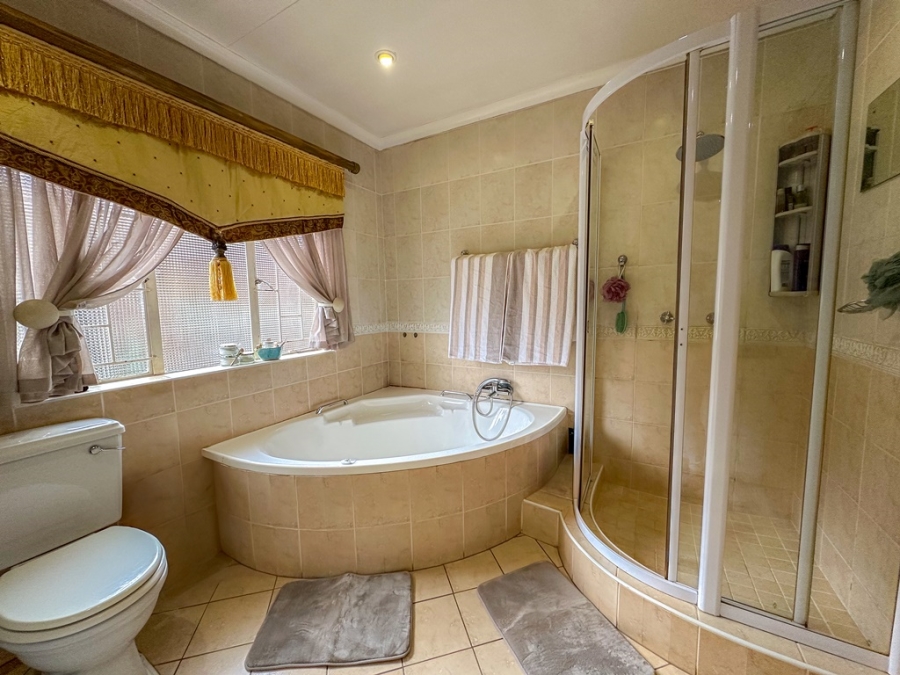 4 Bedroom Property for Sale in Eldoraigne Gauteng