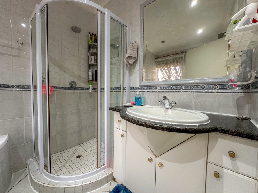 4 Bedroom Property for Sale in Eldoraigne Gauteng