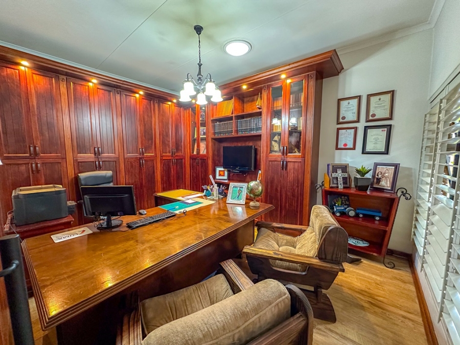4 Bedroom Property for Sale in Eldoraigne Gauteng