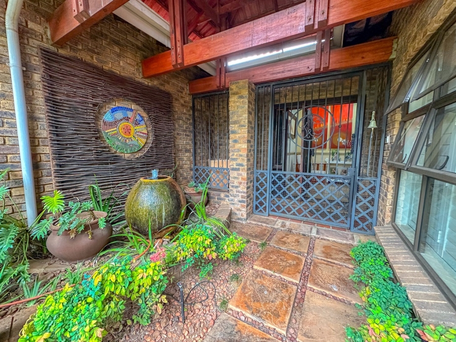 4 Bedroom Property for Sale in Eldoraigne Gauteng