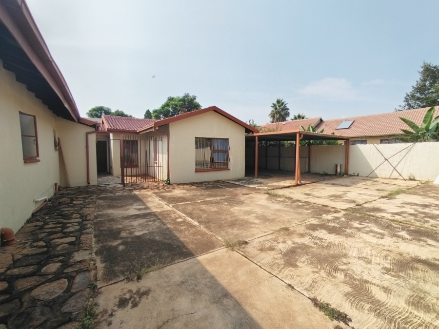 7 Bedroom Property for Sale in The Orchards Gauteng