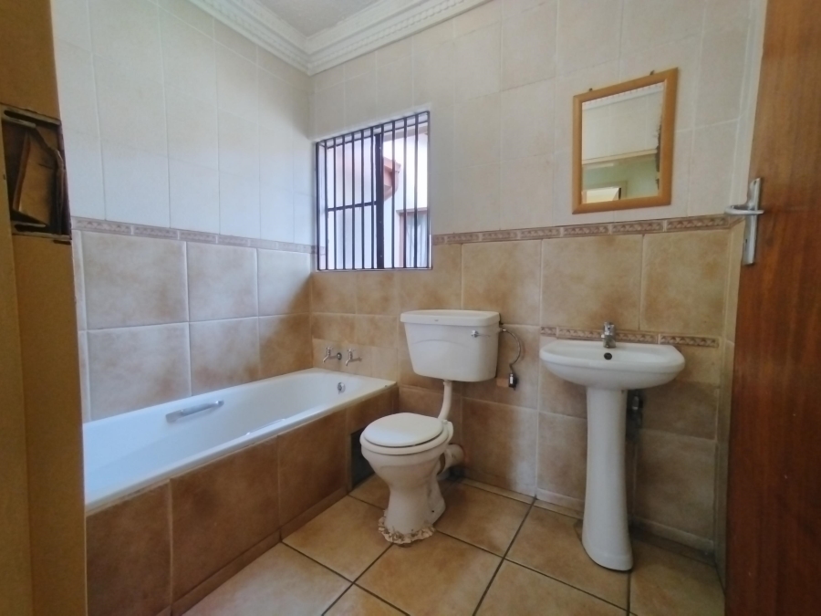 7 Bedroom Property for Sale in The Orchards Gauteng