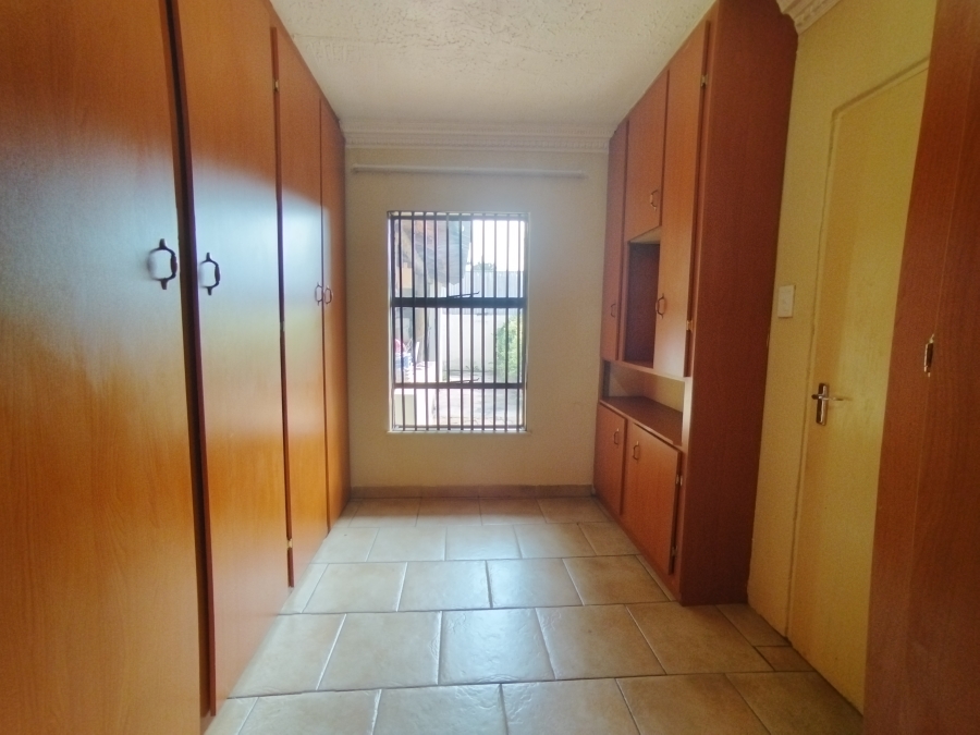 7 Bedroom Property for Sale in The Orchards Gauteng