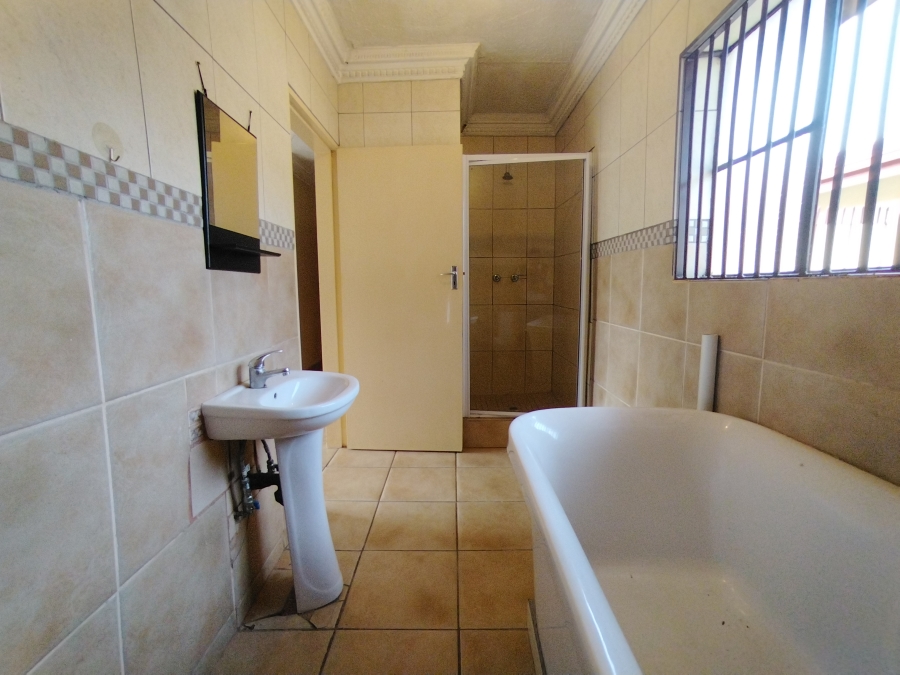 7 Bedroom Property for Sale in The Orchards Gauteng